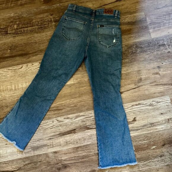 Lee Heritage High-Rise Distressed Medium Wash Kick Flare Denim Jeans Size 6M - Picture 5 of 7